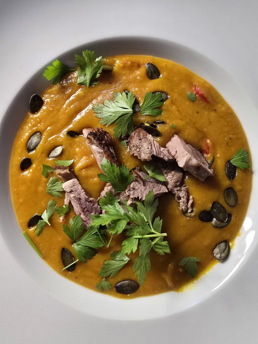 MMaschma23's tweet photo. 🎃Suppe mit Entenbrust. 👨‍🍳💯👨‍🍳 https://t.co/Av34fB9LVm