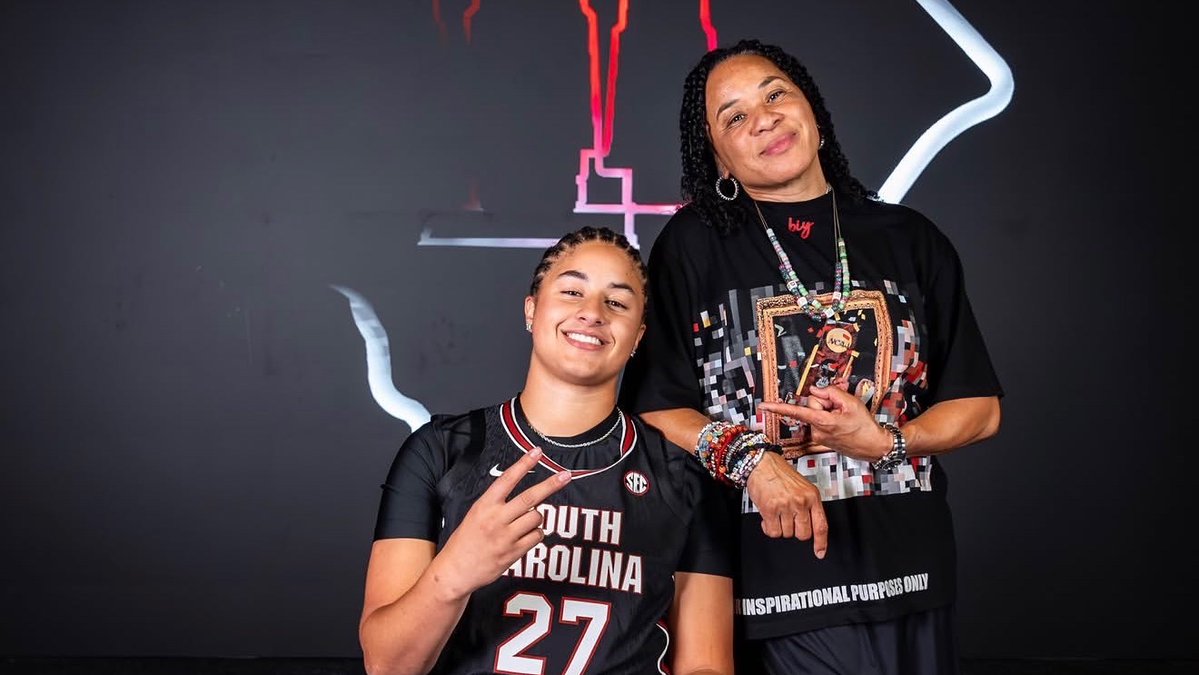 94FeetWBB's tweet photo. Recruiting Update🚨

5⭐️ recruit Jordyn Palmer (ranked #5 in the Class of 2026) completed her OV to South Carolina🐔 this past weekend. She is expected to take three more visits to:

UCLA🐻
Penn St🦁
Ohio State🌰

More news coming soon👀 https://t.co/KShHPbMdzb