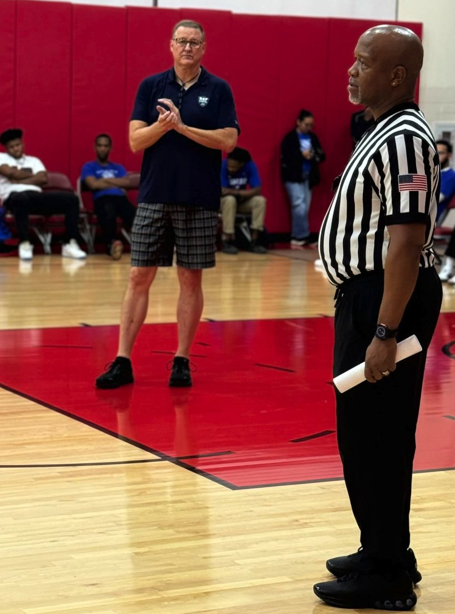 RefReps's tweet photo. ICYMI: We took a trip down to Houston to help students master officiating. Training with the @HoustonRockets, @bgcghouston &amp; @HPARD, helped these students gain valuable lessons on leadership. Thank you to Coach Ed &amp; Ricky Gomez!

#Refreps #HoustonRockets #ICYMI https://t.co/whUFhiQCr9