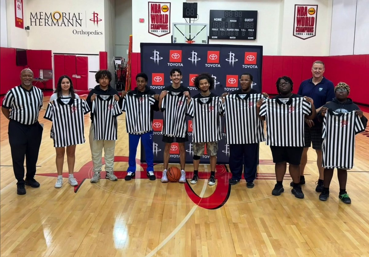 RefReps's tweet photo. ICYMI: We took a trip down to Houston to help students master officiating. Training with the @HoustonRockets, @bgcghouston &amp; @HPARD, helped these students gain valuable lessons on leadership. Thank you to Coach Ed &amp; Ricky Gomez!

#Refreps #HoustonRockets #ICYMI https://t.co/whUFhiQCr9