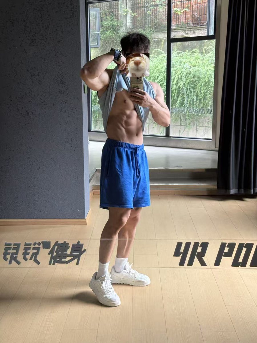 nightshowler's tweet photo. 我终于回来了 #腹肌男孩 #腹肌弟弟 #生活常态 https://t.co/dgrdFfuzYM