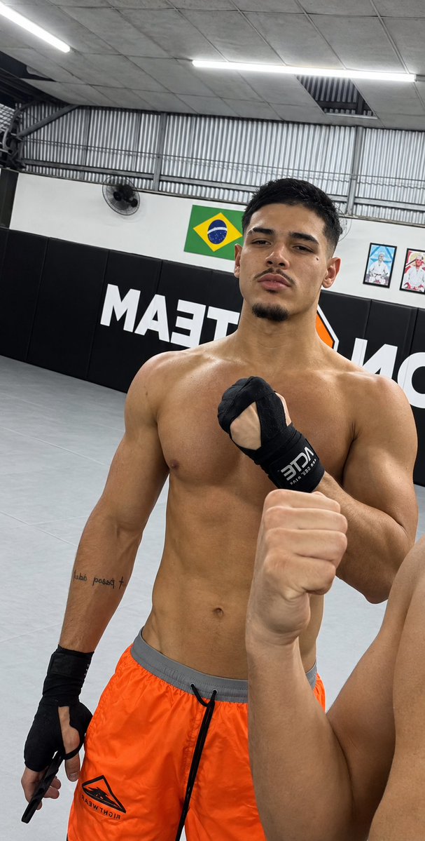 PretinnAlfa's tweet photo. Macho hetero reprodutor com altos níveis de testosterona 💪🏽 sedento por xota molhadinha https://t.co/Y4IU60W3Id