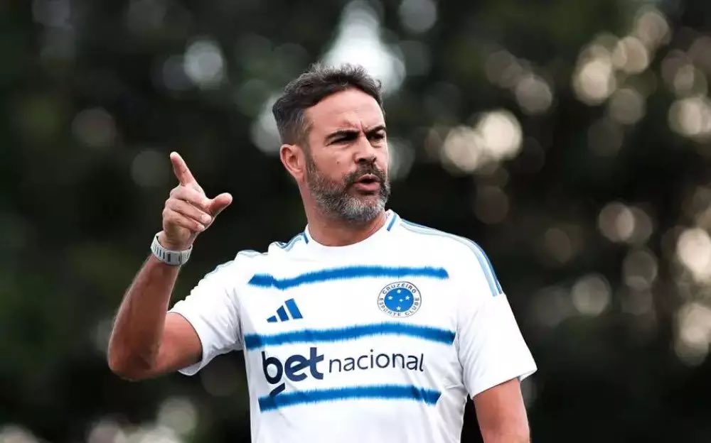 golsdobrasil1's tweet photo. Desde a estreia de Artur Jorge, o Cruzeiro é o clube com mais vitórias (6) como visitante no Brasileirão 2026. 

🗞️ @R10Score 
📸 Gustavo Martins/Cruzeiro https://t.co/2Yq8KKpzQS