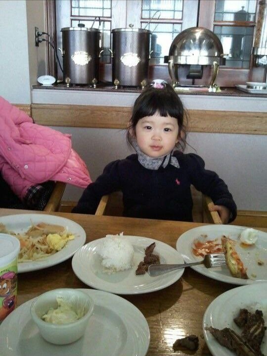 Hearts_Jiwoo's tweet photo. 지우랑 숭이들 아기 때 사진부터 텐션차이 보여서 개크게웃음 어릴 때 만났어도 감당불가 https://t.co/1Mi8NnNJkT