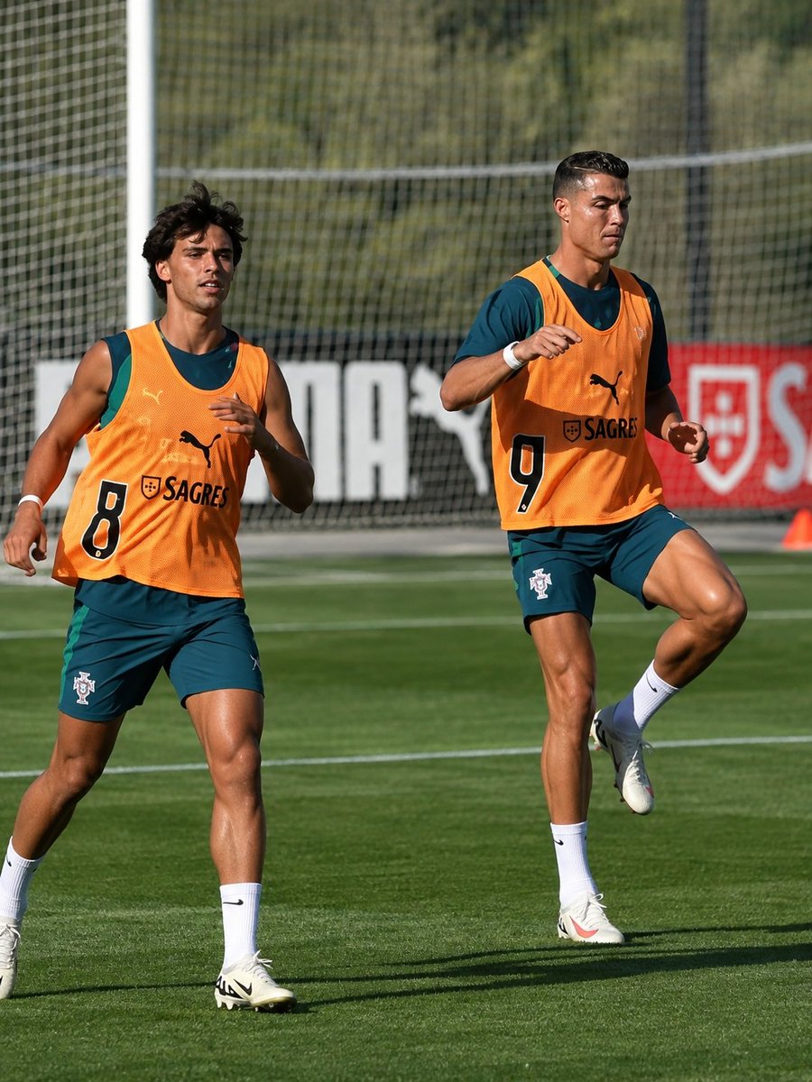TeamCRonaldo's tweet photo. 📷🚨 Cristiano Ronaldo alongside Joao Felix in training 🇵🇹 https://t.co/9vPqWfgNHi