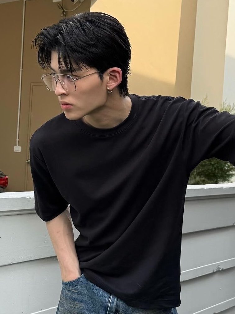 snowbluebu's tweet photo. ถึงได้พูดอยู่ตลอดว่านี่แค่เสื้อยืดด้วยซ้ำอะ  yㅡy https://t.co/7DrXoQZntl