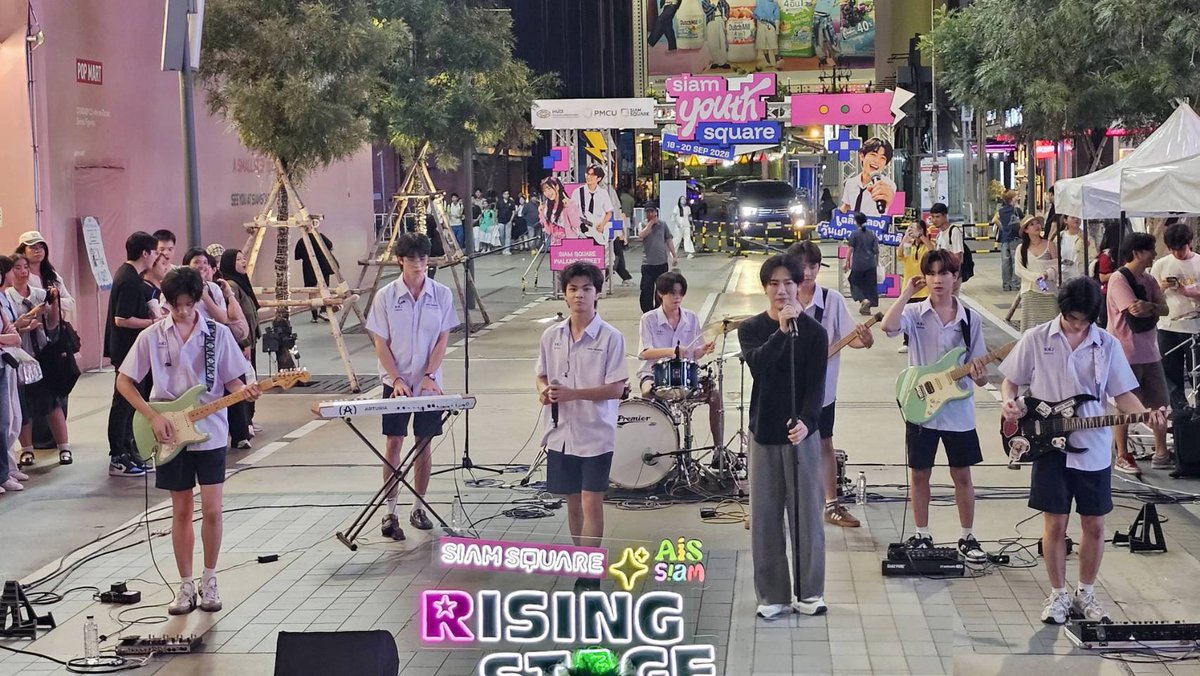 around_ent's tweet photo. “The Exurbs” บุกลาน AIS SIAM เปิดตัวเพลงแรก “มันยังชัดอยู่เลย” พร้อมดึง ARTY และ ETC ร่วมโชว์
#tia51 #tiamusic #theexurbs #เอ็กเซิร์บดิวะะ
อ่านข่าวเพิ่มเติม
📍https://t.co/j2X5Wvx1wI
สามารถติดตามทั้ง 7 หนุ่ม The Exurbs (ดิ เอ็กซ์เซิร์บ) ได้ทุกช่องทาง Official และรับฟังเพลง “มันยังชัดอยู่เลย” ได้แล้ววันนี้ได้ทุกสตรีมมิ่งแพลตฟอร์ม