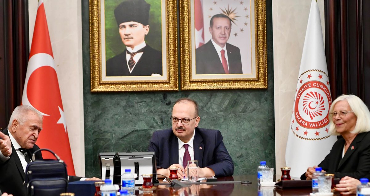 AnkaraValiligi's tweet photo. Vali Yakup Canbolat, Türk Sanayici ve İş Adamları Vakfı Yönetim Kurulu Başkanı Veli Sarıtoprak ve beraberindeki heyeti kabul etti.

Ziyaretleri için Sn. TÜSİAV Yöneticilerine teşekkür ediyoruz. https://t.co/JfNVZ1vihT