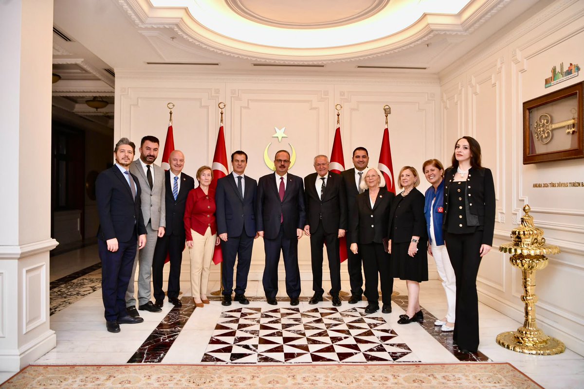 AnkaraValiligi's tweet photo. Vali Yakup Canbolat, Türk Sanayici ve İş Adamları Vakfı Yönetim Kurulu Başkanı Veli Sarıtoprak ve beraberindeki heyeti kabul etti.

Ziyaretleri için Sn. TÜSİAV Yöneticilerine teşekkür ediyoruz. https://t.co/JfNVZ1vihT