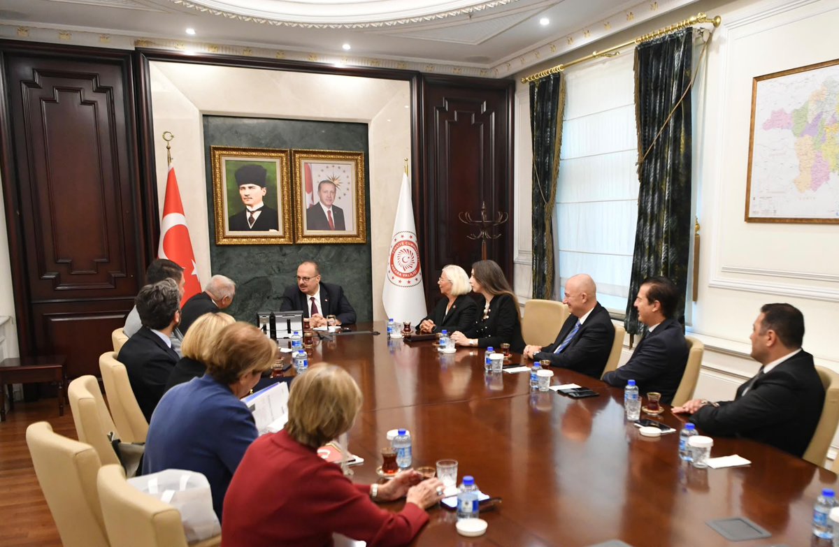 AnkaraValiligi's tweet photo. Vali Yakup Canbolat, Türk Sanayici ve İş Adamları Vakfı Yönetim Kurulu Başkanı Veli Sarıtoprak ve beraberindeki heyeti kabul etti.

Ziyaretleri için Sn. TÜSİAV Yöneticilerine teşekkür ediyoruz. https://t.co/JfNVZ1vihT