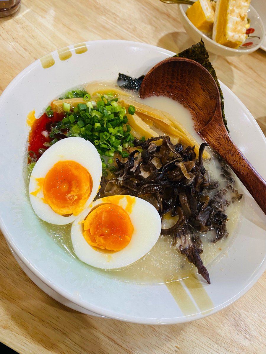 DarcelEbadlx's tweet photo. Just found the BEST hidden ramen spot in downtown! Rich tonkotsu broth, springy noodles and perfectly marinated ajitsuke tamago = 10/10 comfort food. Will be back every week! https://t.co/TXhbBpNOY1