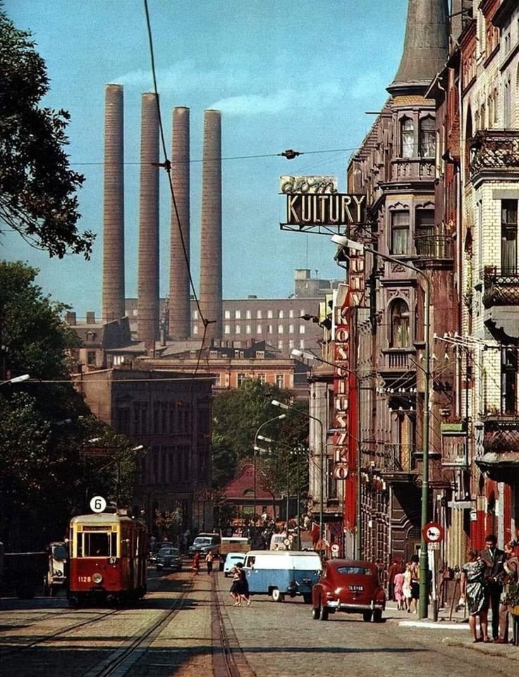 eastblocvisuals's tweet photo. Chorzów, Poland, 1960s. https://t.co/i904udKOOE