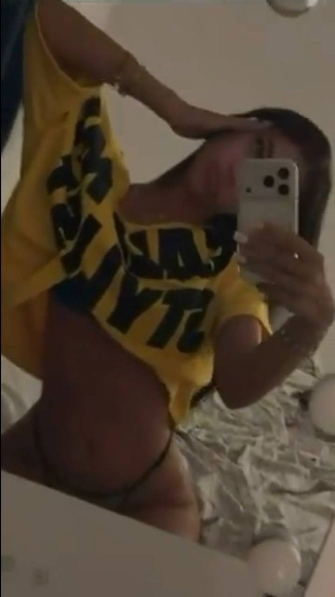 Alyciazzpot's tweet photo. Je m'en mords les doigts comment je suis fraiche et sexy 
https://t.co/sXtVroozzN https://t.co/IT4Pidq42B