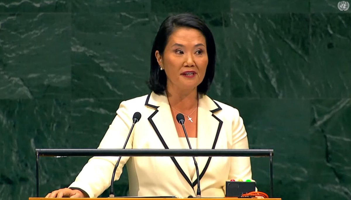 Aderly's tweet photo. 🚨 #LOÚLTIMO |  Presidenta Keiko Fujimori ante la ONU: "En el Perú vamos a perseguir el crimen. Desde el hombre que ejecuta, hasta el entramado que lo sostiene. No vamos a retroceder ante quienes pretender imponer el terror sobre la Ley" https://t.co/XhaFsG8JlM