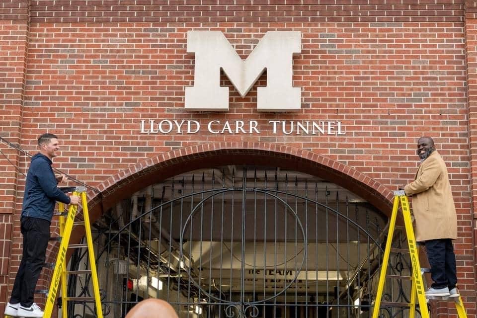 JoeReynoldsAH2's tweet photo. 🗓️ On this date in 2022.... 

   The University of Michigan Board of Regents unanimously approved naming the Michigan Stadium tunnel the “Lloyd Carr Tunnel” in honor of his remarkable legacy!

〽️ 1980–1986
Defensive Backs Coach
〽️ 1987–1994
Defensive Coordinator
〽️ 1990–1994
Assistant Head Coach
〽️ 1995–2007
Head Coach