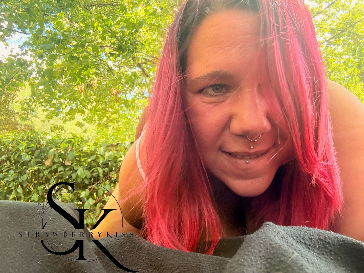 2Strawberrykiss's tweet photo. Ja ich brauch es echt täglich. Auch mit anderen Männern. 

Was mache ich hier wohl ?

Mehr StrawberryKiss auf meinen Seiten. 

Gönn dir ein Abo !

Übrigens morgen ist Video Mittwoch 😘

https://t.co/JTDi6O1Q68 https://t.co/qwjyJwT4vX