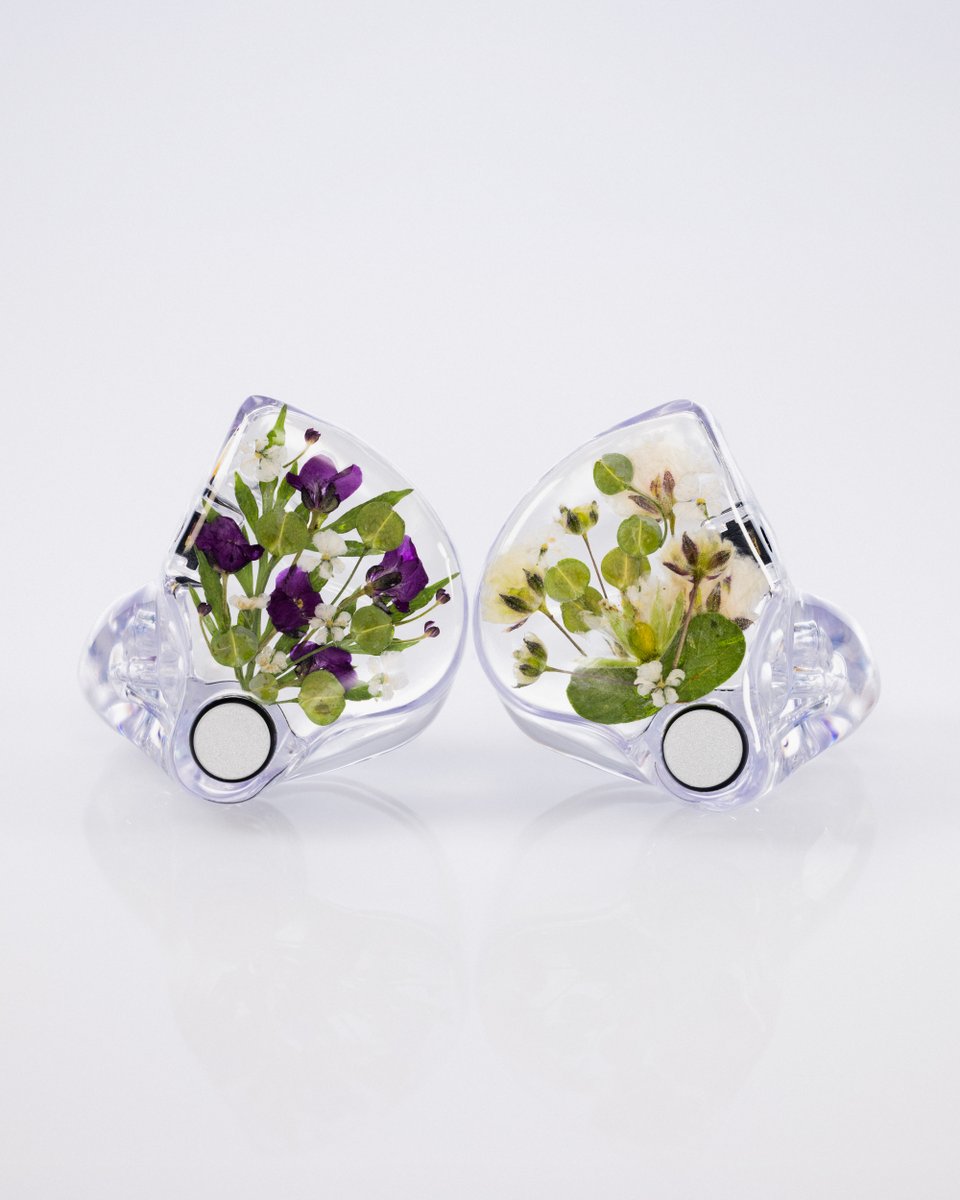 64audio's tweet photo. Five new Floral faceplate options are now available on our CIEM configurator. You'll find them in the "Artwork" section. 

Made from real dried flowers, arranged by hand, and preserved in acrylic. You're able to combine them with most faceplate options as an artwork add-on. https://t.co/883I7BsAxo