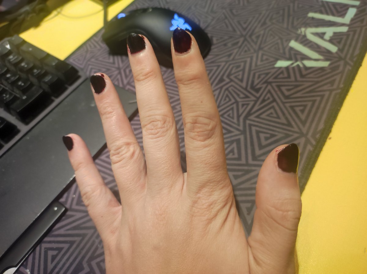 AstraSunkissed's tweet photo. Probando cosillas con las uñas https://t.co/xD2NtrAEuP