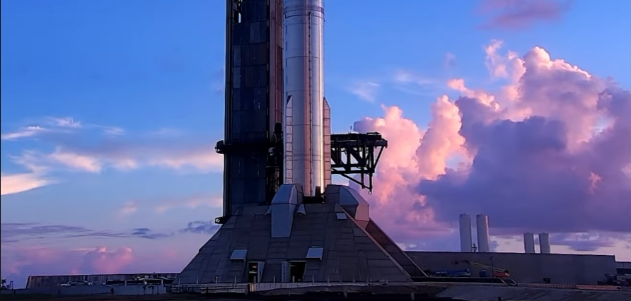 stratospunky's tweet photo. Happy NOT Starship Day! 🥳

Sure is a shame the launch for today's date had to get delayed. Especially with THIS KIND OF SKY AT LIFTOFF TIME https://t.co/NAvt6sFSg2