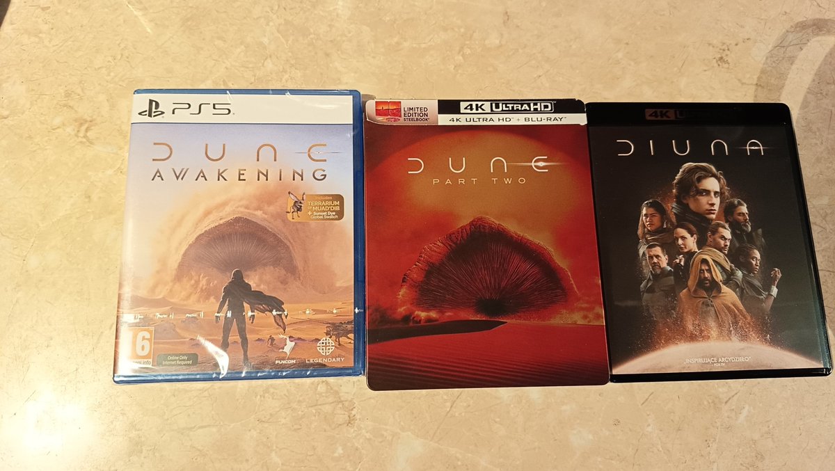 FariiiV's tweet photo. Dzisiaj premiera na PS5 "Dune awakening" więc kupiłem w wersji pudełkowej i dwie części filmowe blu-ray 4K żeby odświeżyć sobie pamięć przed trzecią częścią. https://t.co/91Q11tUK93