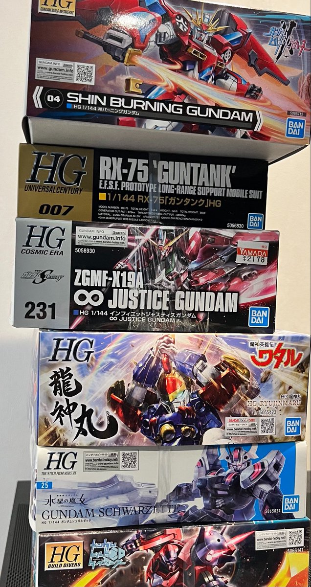 mag_build's tweet photo. 連休中に積んでるHGを一気にパチ組み！
明日も2体組んだら、再来月プレバンから届くヤツを置けそうだなw
#ガンプラ https://t.co/u1g9G8C8v3
