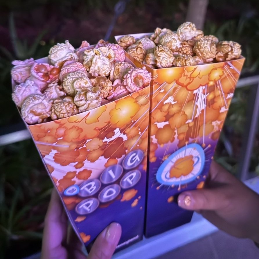 harapeko_iam's tweet photo. トイストーリーの
ステッカーとトレカGET✊💖

ポップコーンは夜におかわりしました
🍿⊂(・ω・  )っ🍿 https://t.co/ZDsTstVrtn