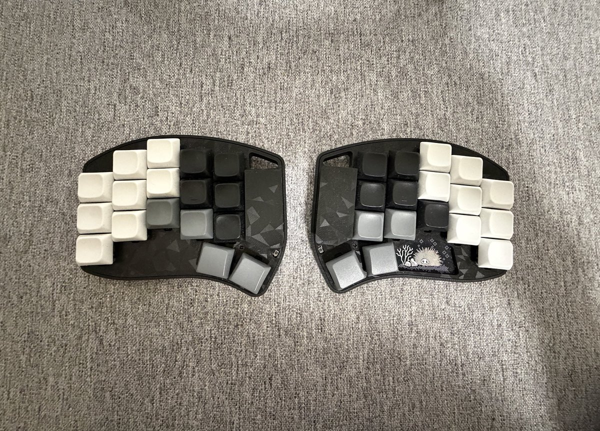 altinsmaili's tweet photo. designing a footer for my brother’s portfolio @smaili__

he loves keyboards, so i based it on one of his split keyboards https://t.co/Gl0up9gyOH