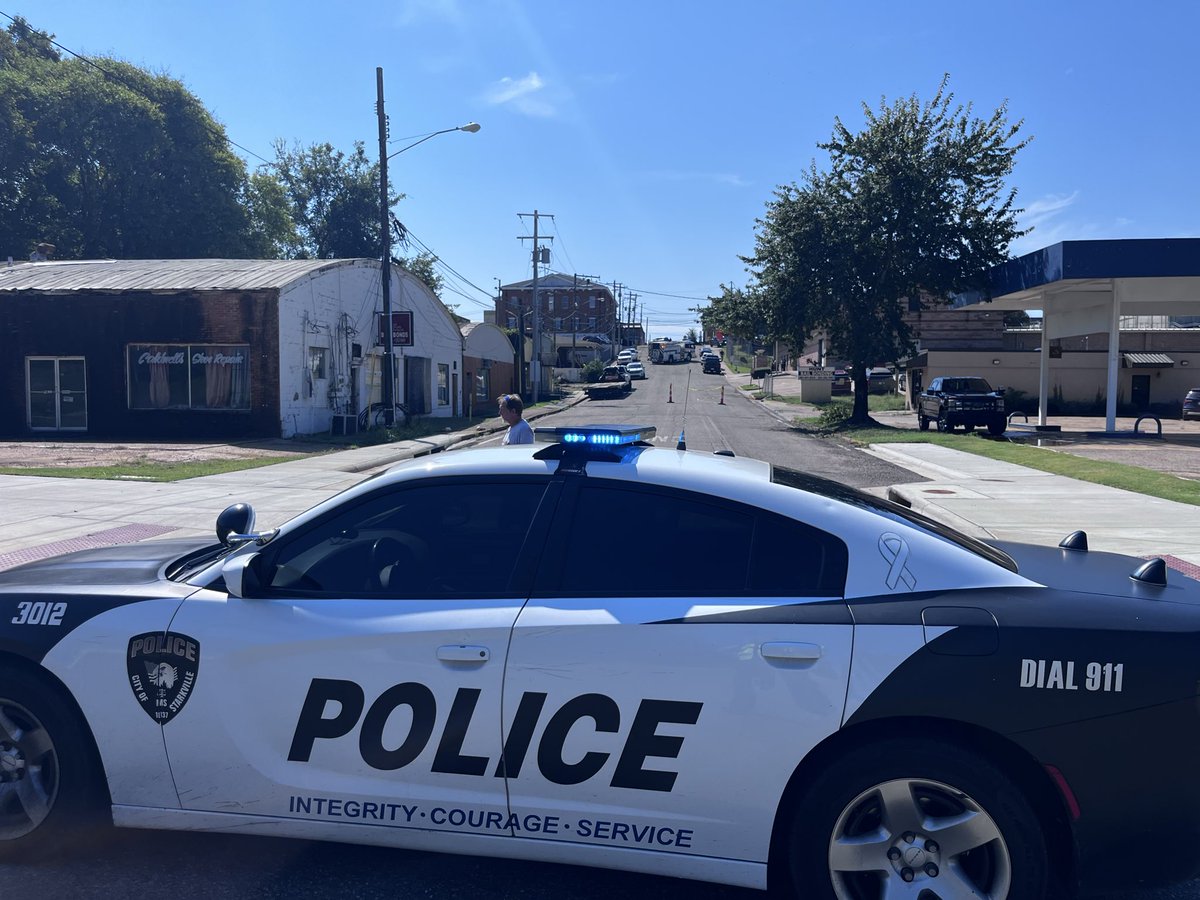 Starkville_PD's tweet photo. Be advised of a road closure on Dr. Douglas L Conner Dr from Main St to Highway 182 for a gas leak. https://t.co/SIHAKQqPYF