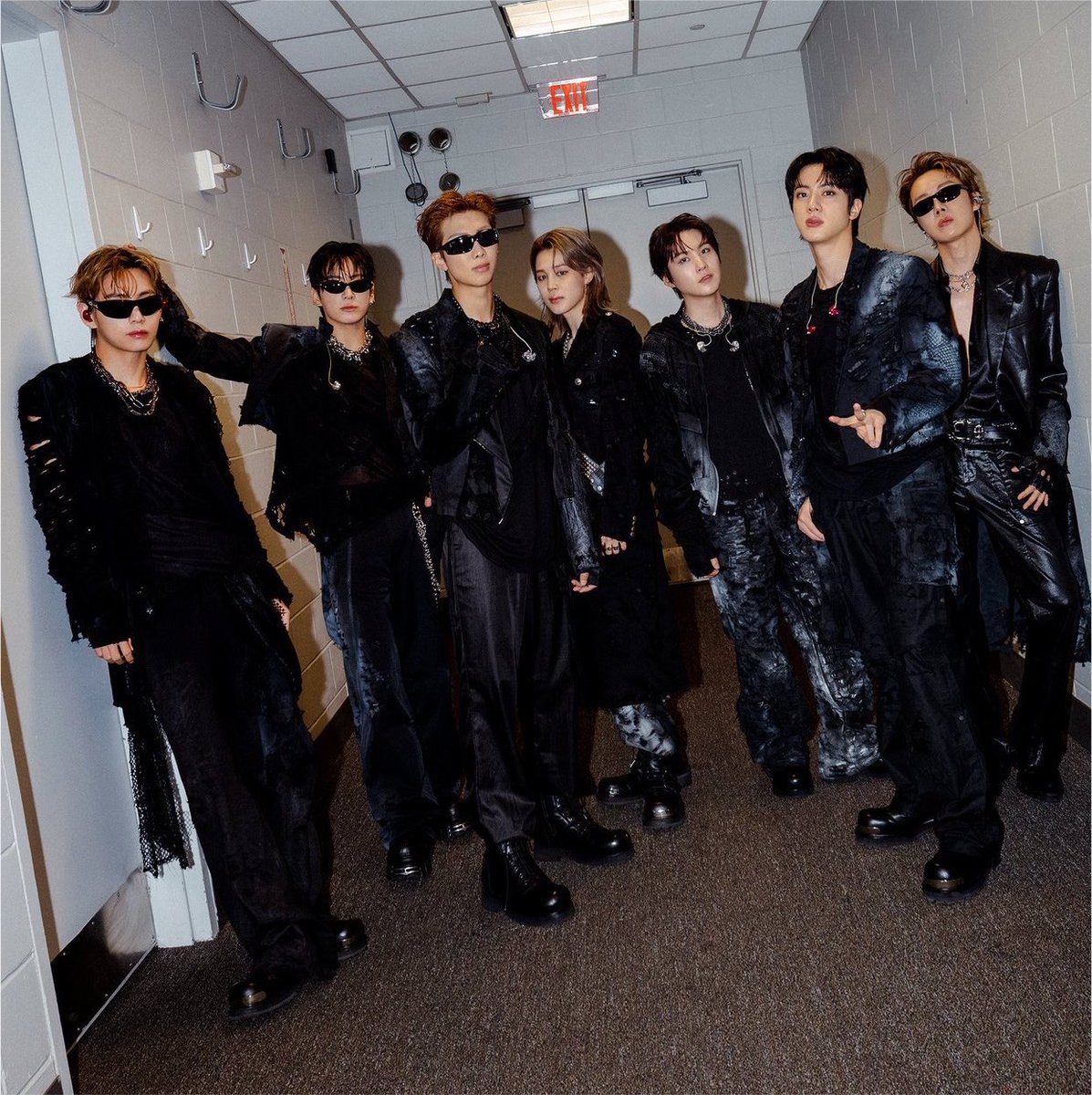 btschartsxdaily's tweet photo. [INFO] #BTS becomes the FIRST and ONLY Group and Asian Act in history to have 60 songs with over 300 MILLION streams on Spotify! 🌎

CONGRATULATIONS BTS https://t.co/XyNgtp5xm9