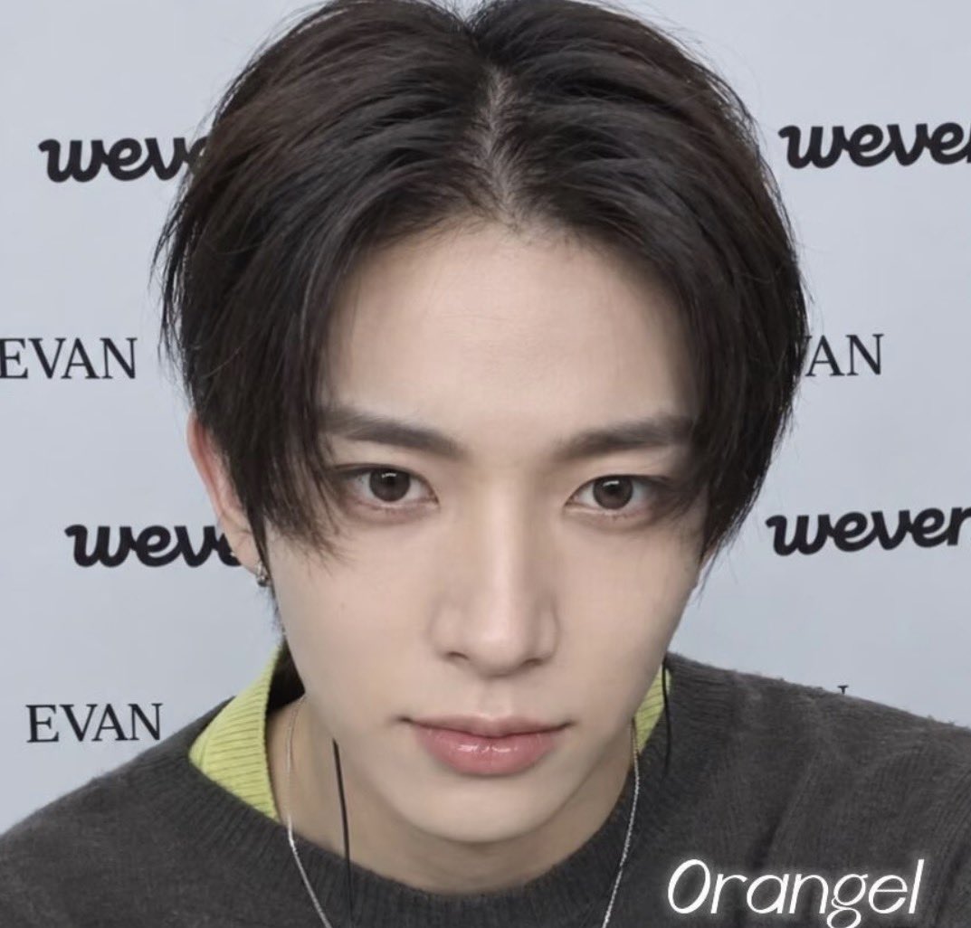 evaniesoo's tweet photo. OHMYGOD HE'S SO PRETTY https://t.co/xjEx0Qj0Gu