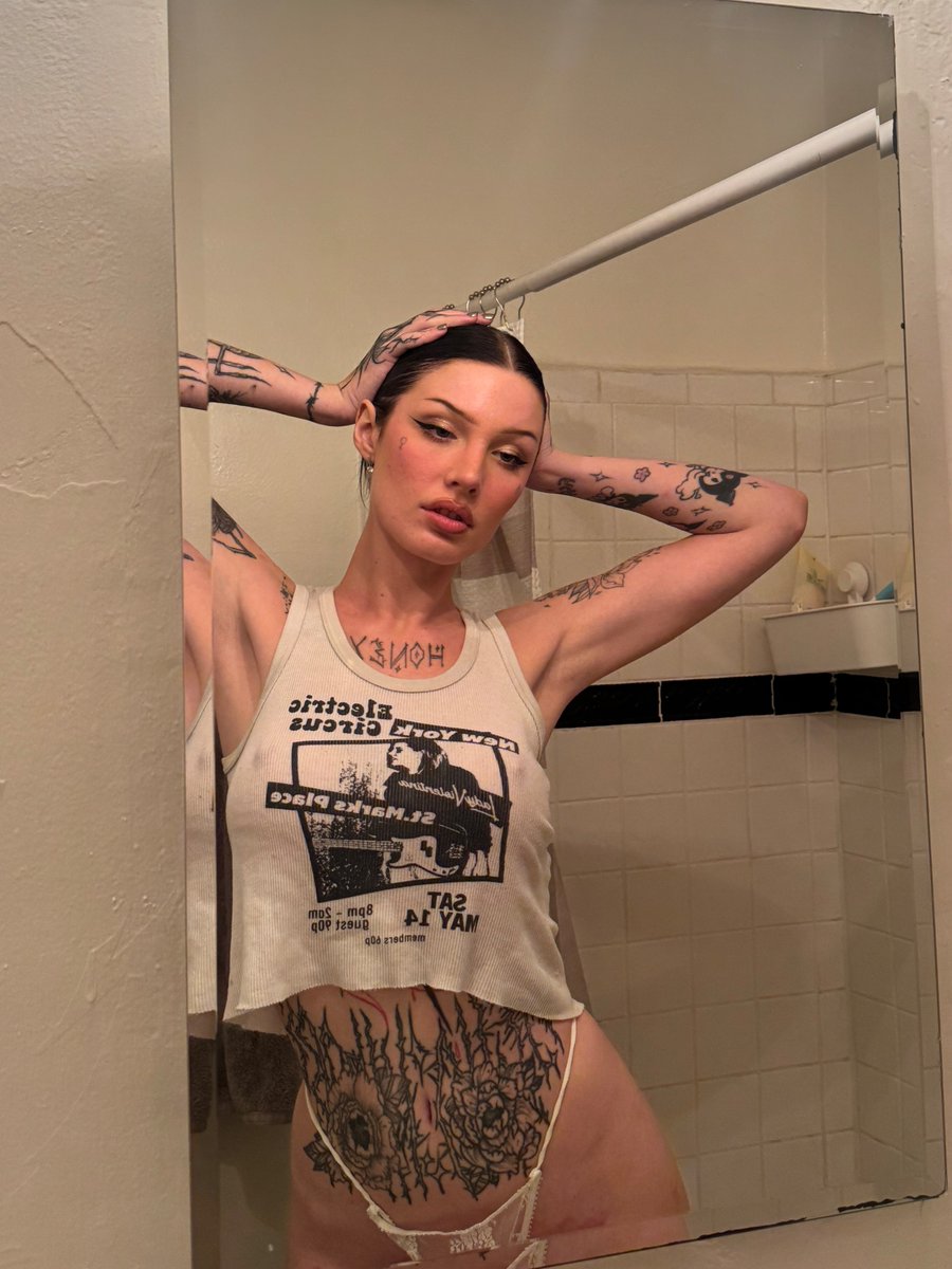 Candy71sy's tweet photo. Hi 👋 friends, am feeling loved already 💕 
#transdating #relationship #love #transcommunity #bisexual #dressup #waataaa https://t.co/iRQ3iDSjEM
