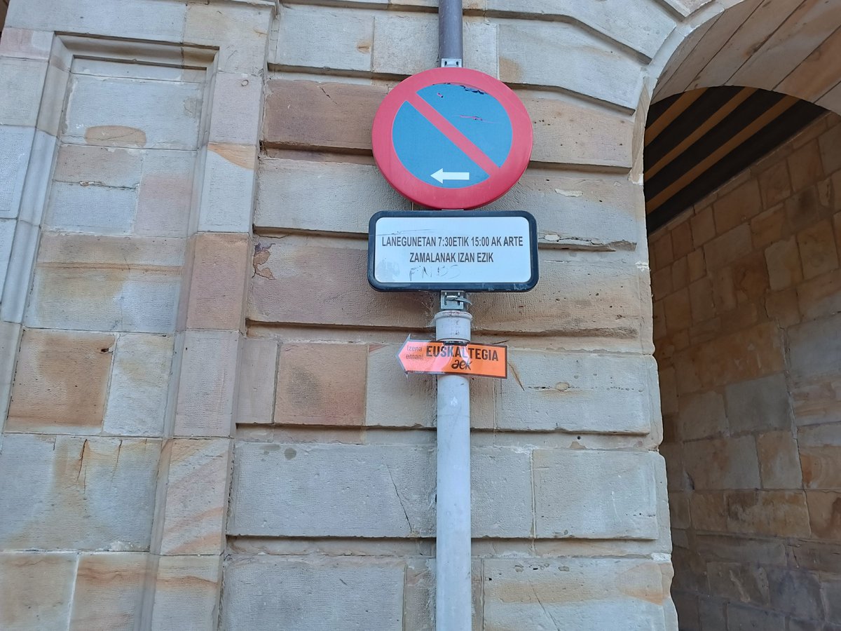 ItsasiEuskalteg's tweet photo. Euskaltegirako bidea Etxarri Aranatzen. https://t.co/R4MPJgL0gX