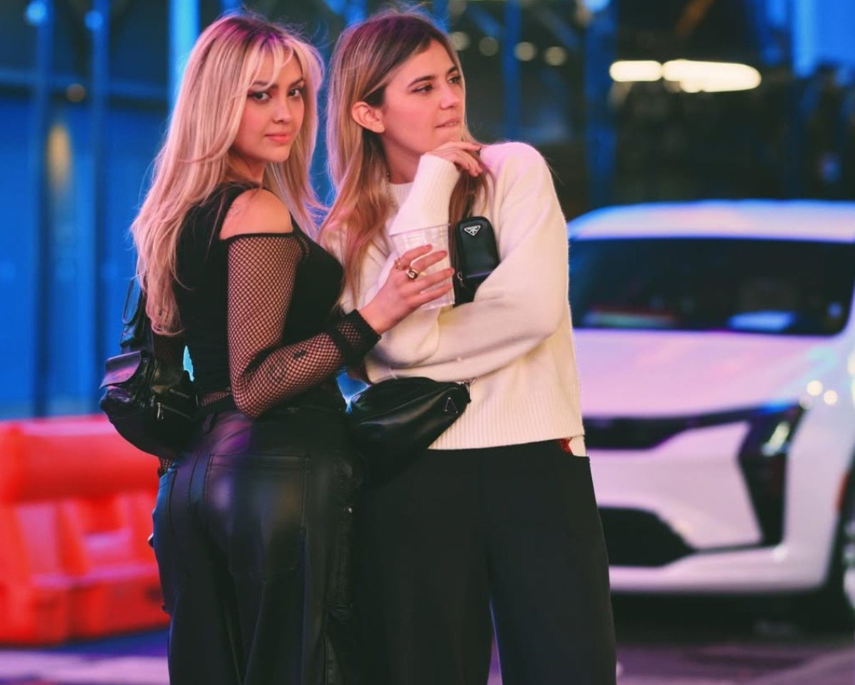 alexli_gg's tweet photo. Hola pollos! 
Necesitamos más apoyo para las alianzas de las nominaciones y próximamente las votaciones de los Streamers Awards donde estamos nominando a Rivers y a Ari. 🫶🏻
Como saben estamos trabajando con otras comunidades mediante alianzas para apoyarnos mutuamente, la idea es que entre todos podamos aportar un poquito y así ayudarnos mutuamente. 

Si alguien quiere sumarse a apoyar en las alianzas será más que bienvenido, no importa cuánto puedan aportar, todo apoyo cuenta 🫂

Si quieren entrar al grupo de WhatsApp para apoyar pueden avisarme y les pasamos el link. 🍓