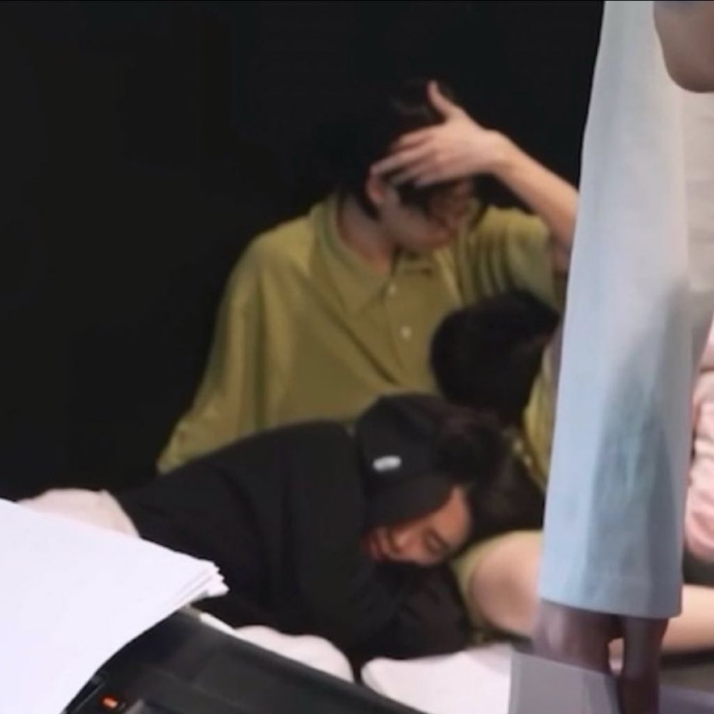 moodang_io's tweet photo. แล้ววาสนาของเราจะไปเท่ากันกับคุณหนูได้ยังไง จะนอนก็มีบริการตักพิเศษ https://t.co/xbcFzankUg