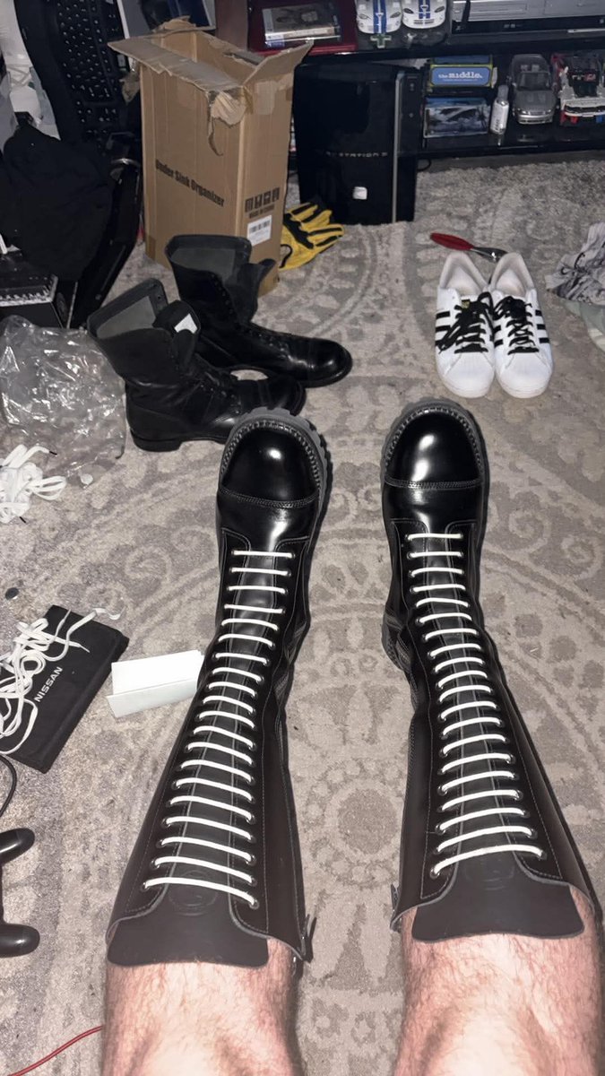 whitelacesboots's tweet photo. @toy_boots @87621kazu These are my boots https://t.co/u3G5xRuWuD