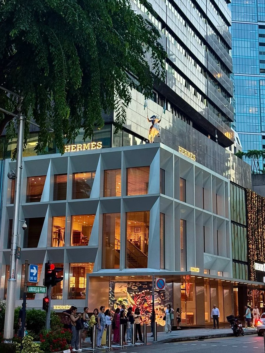ShamyaCool's tweet photo. If you can only choose one place for shopping and strolling, just head straight to Orchard Road. https://t.co/xxC9OLMDXe