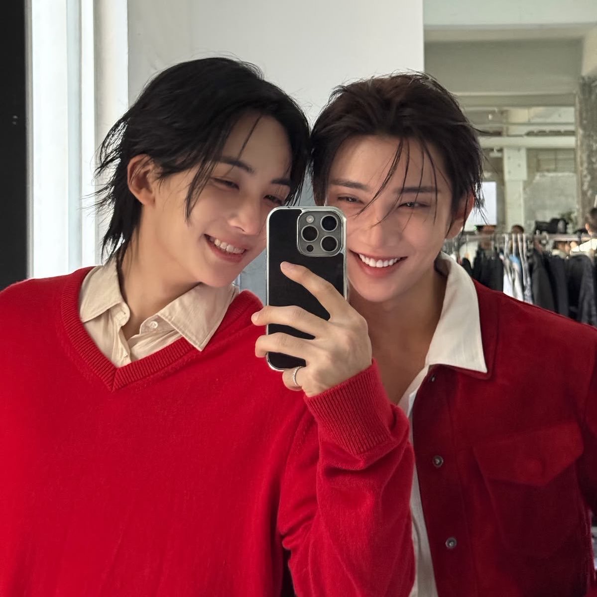 kchartsmaster's tweet photo. SEVENTEEN’s new unit JxJ (JEONGHAN x JOSHUA) will debut on October 19. https://t.co/DvvjpsTmwR
