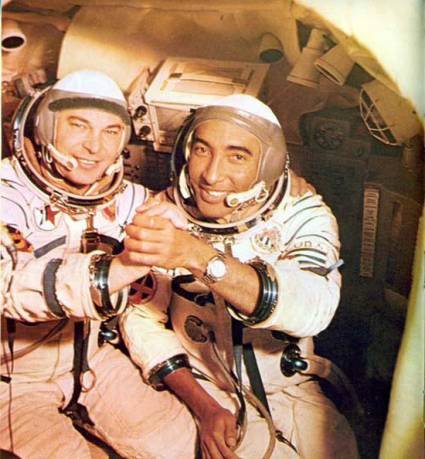 CITMAVCL's tweet photo. El 18 de septiembre de 1980 despega el vuelo conjunto soviético cubano desde el cosmódromo de Baikonur, en Kazajstán con los tripulantes Arnaldo Tamayo y Yuri Romanenko. 
Durante la estancia en el espacio por más de 7 días se aplicaron 21 experimentos de la Academia de #Ciencias. https://t.co/xk3nZVymhV