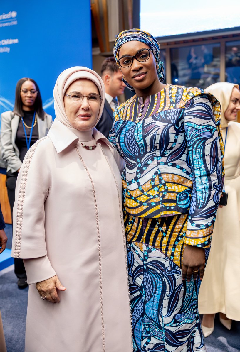 MarieKhoneFaye's tweet photo. En marge de la 81ᵉ session de l’Assemblée Générale des Nations Unies, et sur invitation de Madame Emine Erdoğan, j’ai eu l’honneur et le plaisir de participer à une rencontre organisée autour du thème : « Promouvoir une architecture numérique sûre, éthique et inclusive pour nos enfants ».

Lors de mon intervention, j’ai partagé ma conviction sur la nécessité de garantir à chaque enfant un accès équitable, sûr et responsable aux technologies numériques, tout en appelant à une mobilisation collective pour mieux encadrer les usages, protéger les données personnelles et faire entendre la voix des enfants dans les décisions qui façonnent leur avenir numérique.

Je suis également revenue sur les avancées et les perspectives du Sénégal dans ce domaine, notamment à travers le New Deal Technologique, inscrit dans l’Agenda Sénégal 2050, ainsi que sur les initiatives engagées pour promouvoir des usages responsables et renforcer la protection des enfants en ligne.

J’exprime ma profonde gratitude à ma sœur et amie, Madame Emine Erdoğan, ainsi qu’à l’UNICEF et aux Nations Unies, pour cette importante initiative qui renforce la mobilisation internationale en faveur de la protection de l’enfance à l’ère numérique.

Ensemble, bâtissons une architecture numérique qui protège nos enfants et fasse des technologies de véritables leviers d’apprentissage, d’émancipation et d’ouverture sur le monde.

#OPDAD #Education #ANU26 #leadearshipFeminin #transformationNumerique