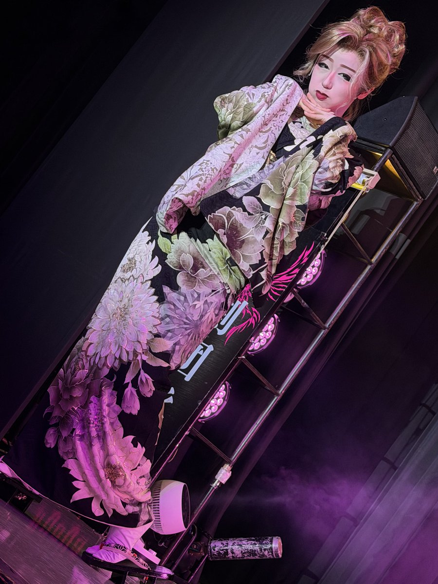A0128_'s tweet photo. 26.08.18 イブニングショー❧҇•
#劇団丞弥 #京橋羅い舞座

#大衆演劇 #ゲスト #花組むらさき #彩姫

🎶ほろ酔い満月

こっち見てくるの可愛すぎやろ🤦🏻‍♀️♡ https://t.co/z2xyRQseBt