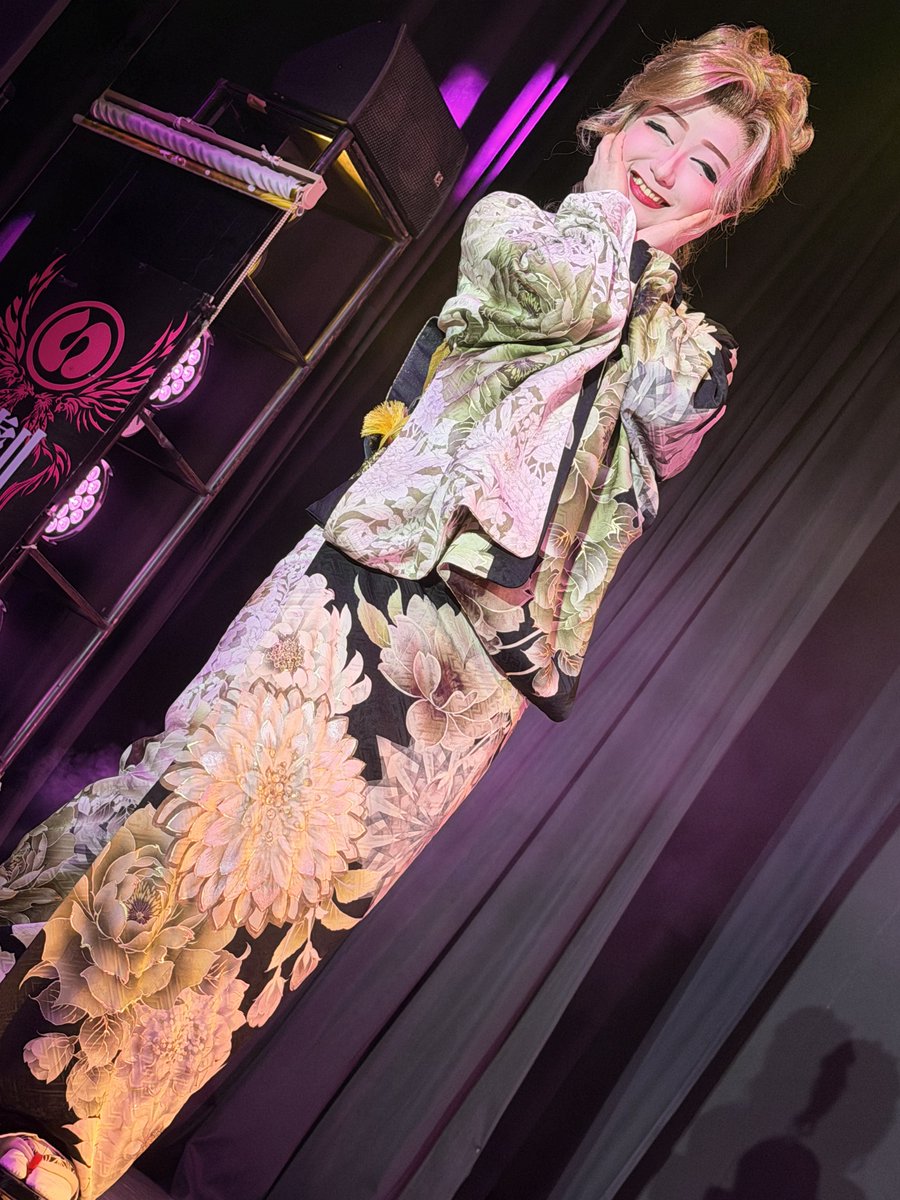 A0128_'s tweet photo. 26.08.18 イブニングショー❧҇•
#劇団丞弥 #京橋羅い舞座

#大衆演劇 #ゲスト #花組むらさき #彩姫

🎶ほろ酔い満月

こっち見てくるの可愛すぎやろ🤦🏻‍♀️♡ https://t.co/z2xyRQseBt