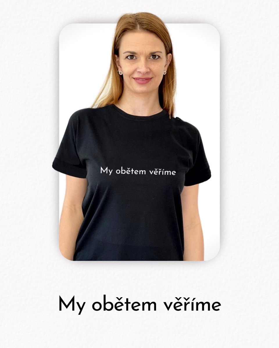 verimti's tweet photo. Nejsi v tom sám. A nejsi v tom sama. 🖤

Nová trika s nápisem „My obětem věříme“ jsou vyjádřením postojů, sounáležitosti a tiché podpory všem, kteří si prošli těžkou zkušeností. Hlavně ale propojují naši skvělou komunitu, kterou společně tvoříme. Dávají jasně najevo, že kolem sebe stavíme bezpečnější prostor.

    •    Vyrobeno ze 100% příjemné bavlny
    •    Pánský klasický střih & dámský pohodlný oversize střih
    •    Koupí každého trika přispěješ 200 Kč obětem domácího a sexualizovaného násilí.

Mrkni na e-shop a vyber si svůj kousek (dostupné ve více barvách).
