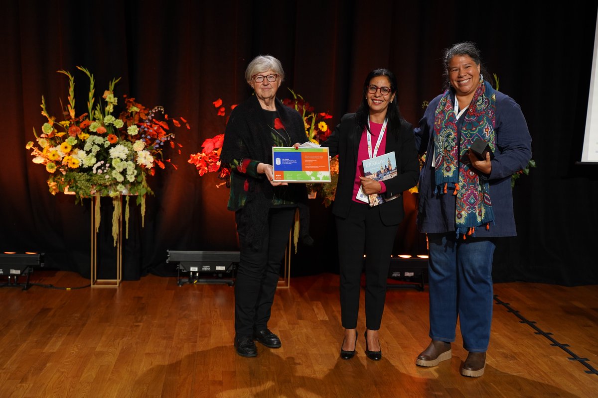 oidp_org's tweet photo. 🌟 Cérémonie du prix #OIDP25
🎉 @MetropoleRouenN remporte le 20ème Prix de l’OIDP pour son initiative « Rouen Métropole 2050 : Les citoyens au cœur de la transition. »
La démarche place les citoyens au 💚 de la transition &amp; de la construction collective de l’avenir du territoire. https://t.co/G1aiC5visr
