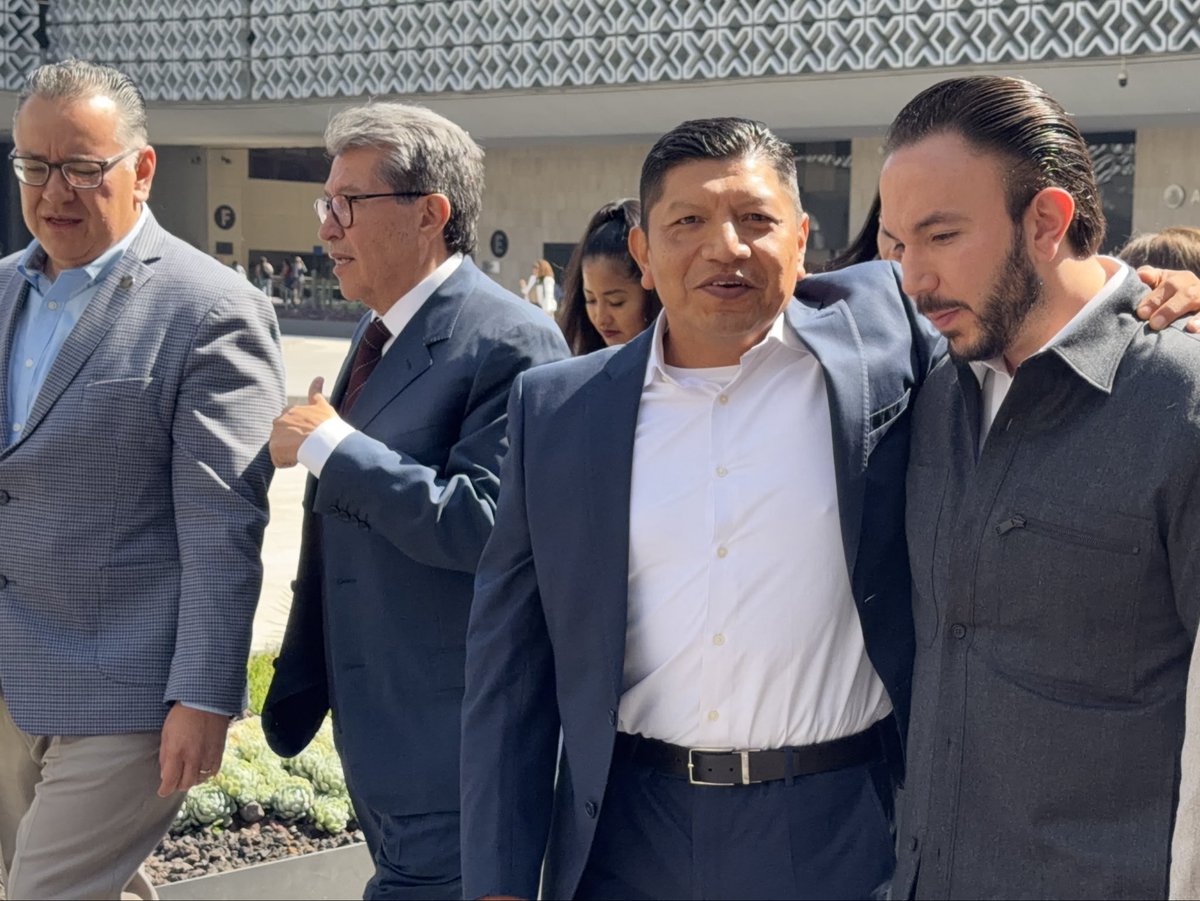 FarukMTake's tweet photo. Iniciamos este #martes en la previa con el Grupo Parlamentario de Morena, encabezado por el coordinador Dip. @RicardoMonrealA https://t.co/JTx7n60Sfj
