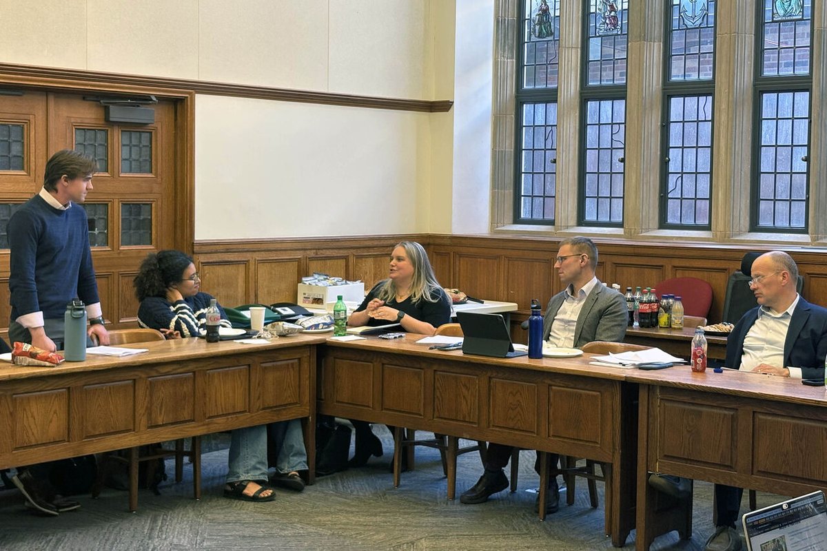 YaleLawSch's tweet photo. Some real-world problems students examined in Professor @ZLiscow’s course on Connecticut state government:
• A vexsome traffic light
• Slow high-speed rail
• Rising healthcare costs in prison despite fewer prisoners 

Their research is now online: 
https://t.co/5lEkywcfCt https://t.co/f47nwoQvJF