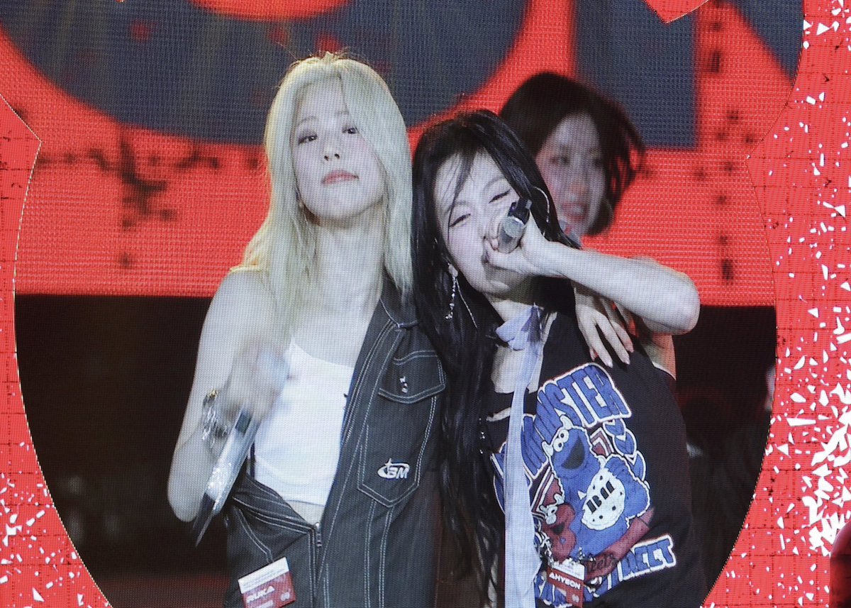 jngzkw's tweet photo. My girls yall😫 https://t.co/TMeriQ3JOQ