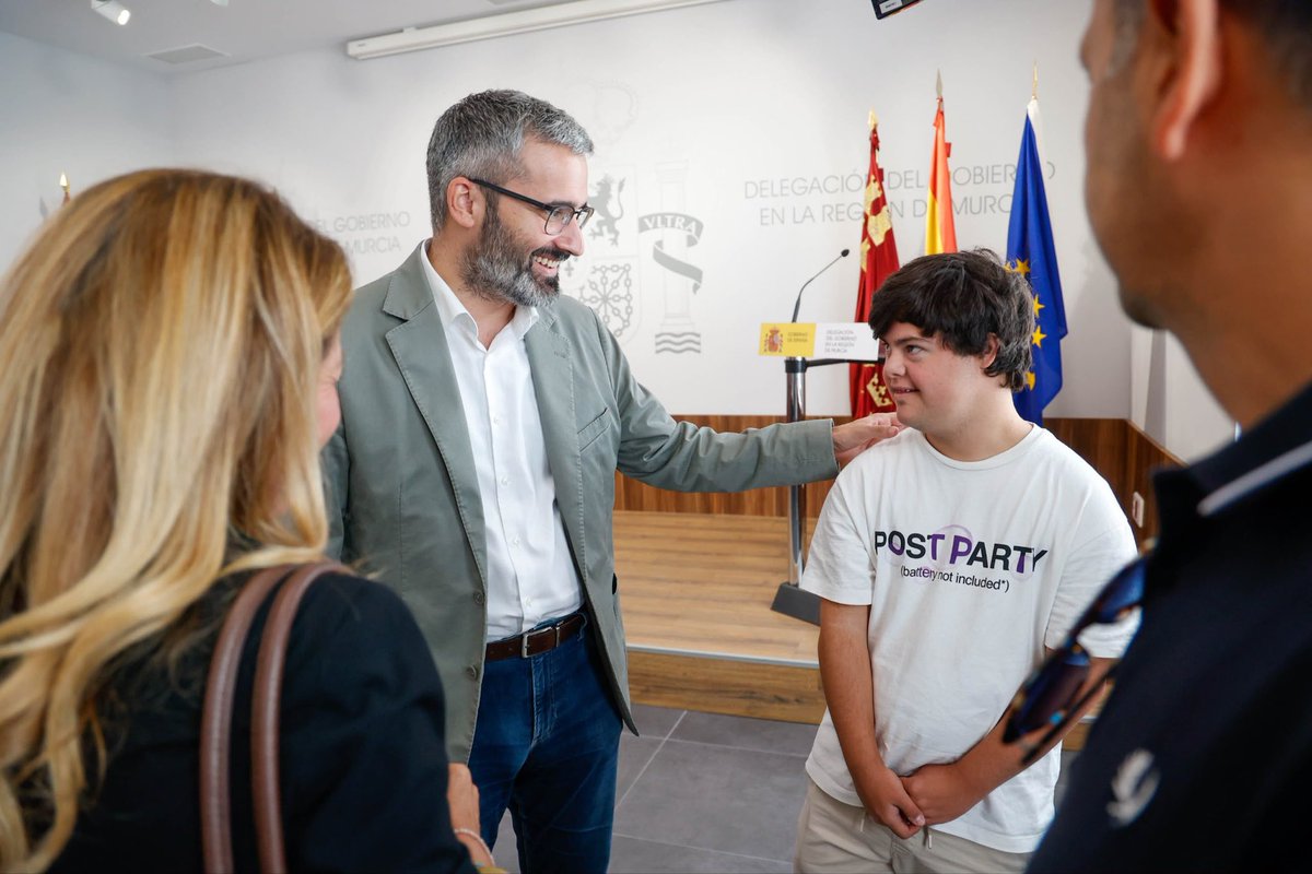 Lucassayala's tweet photo. El Ministerio, tras la denuncia de @DelegGobMurcia, exige al Gobierno de López Miras eliminar el límite de edad para acceder a la FP Especial.

No permitiremos que se vulneren los derechos de Alejandro ni de ningún estudiante con necesidades educativas especiales en la Región. https://t.co/L421OCmxUH