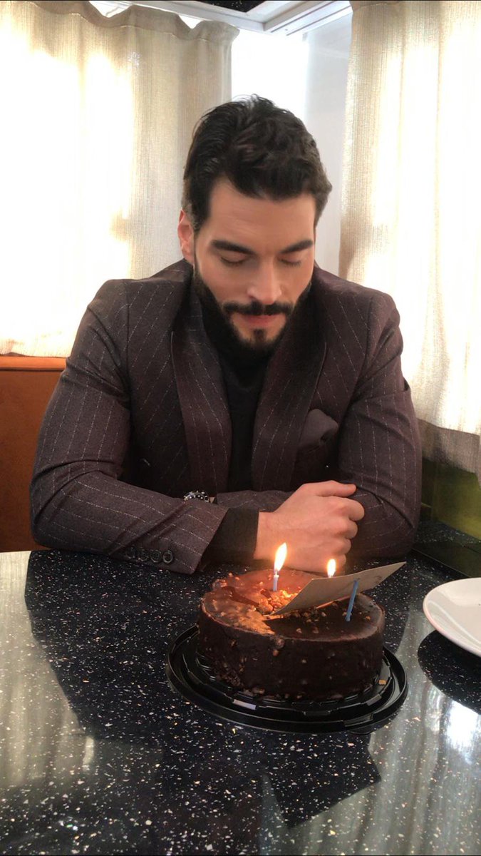 math9212's tweet photo. #AkınAkınözü bugün bu güzel adam doğmuş https://t.co/xJbaOgpI4w