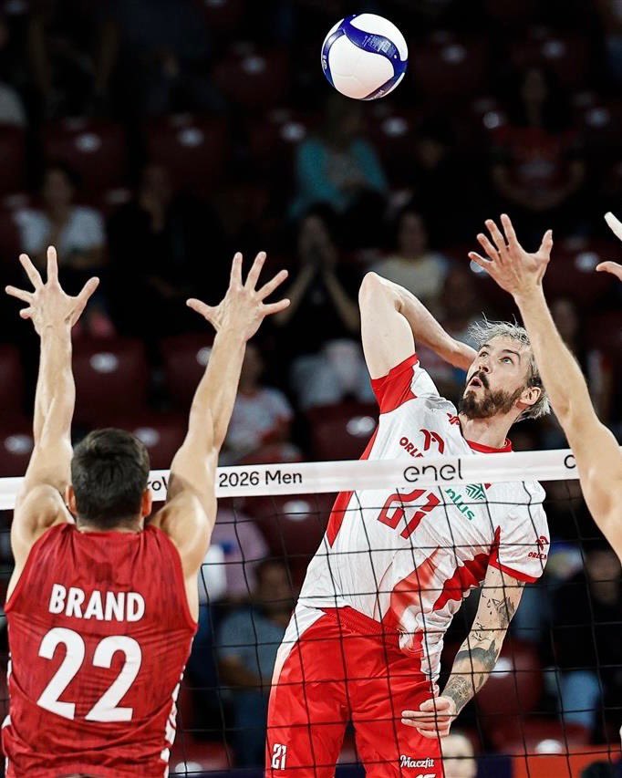 TeamORLEN's tweet photo. Polacy w półfinale mistrzostw Europy! 🤩

Zwycięstwo 3:0 z Niemcami sprawia, że polscy siatkarze są już w strefie medalowej. 💪

Półfinał (z Belgią lub Słowenią) już w najbliższy piątek! 🔜 https://t.co/YTAX4jpsAi