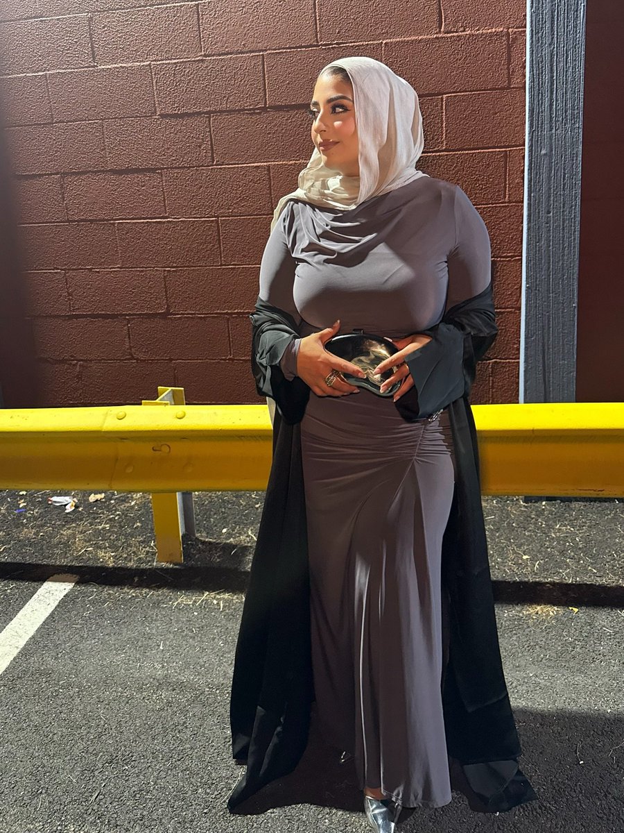 hanenelyyan's tweet photo. It's the outfit of the day 😅❣️🌹😍 https://t.co/9v4LGWIKgs